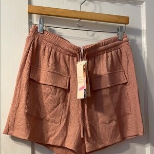 Patch Pocket Gauze Shorts in flowy & pink fabric.